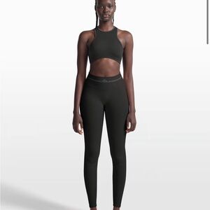 NikeSKIMS Ribbed Seamless Women's High-Waisted 26" Leggings
